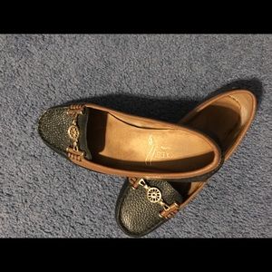 Aerosoles size 7 1/2. Brown and black loafers.
